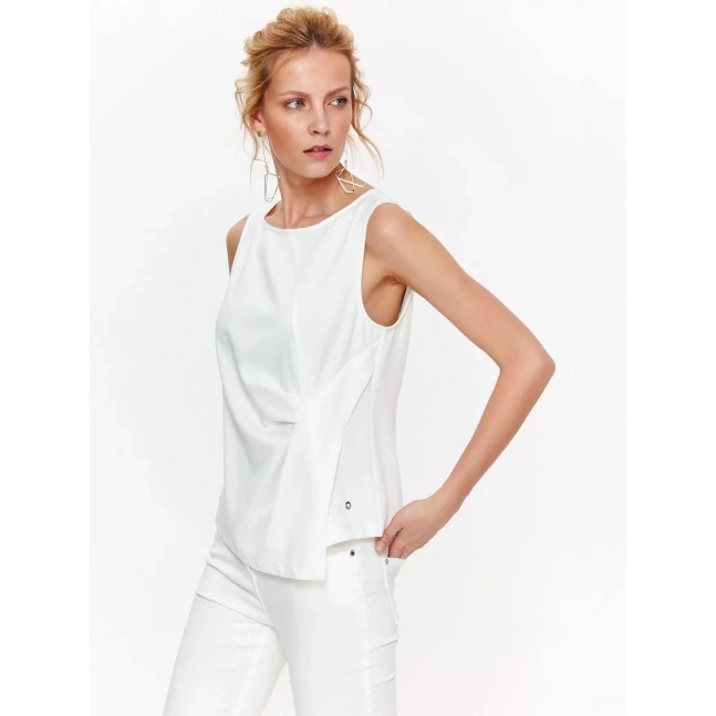 Lady's Sleeveless Blouse